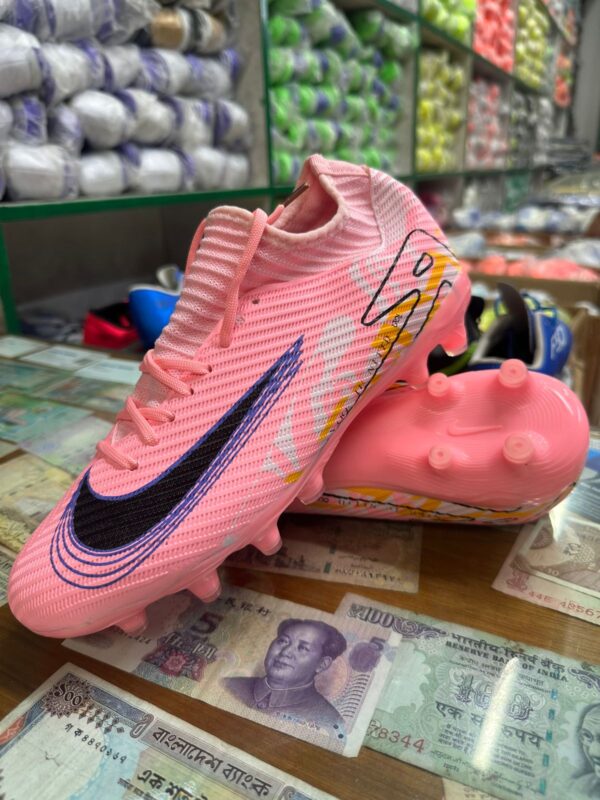 NIKE